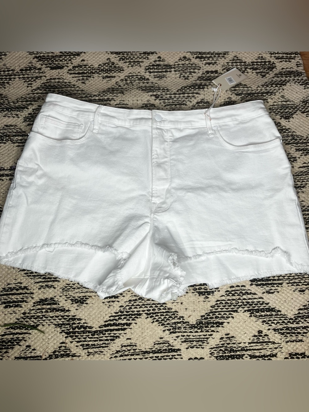 Good American Bombshell shorts NWT 20